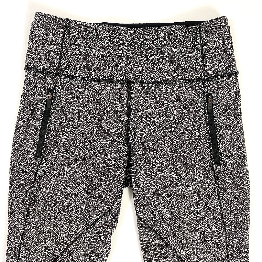 Lululemon Run It Out Tight Power Luxtreme Ripple Jacquard Black White SZ 8 - Picture 3 of 10